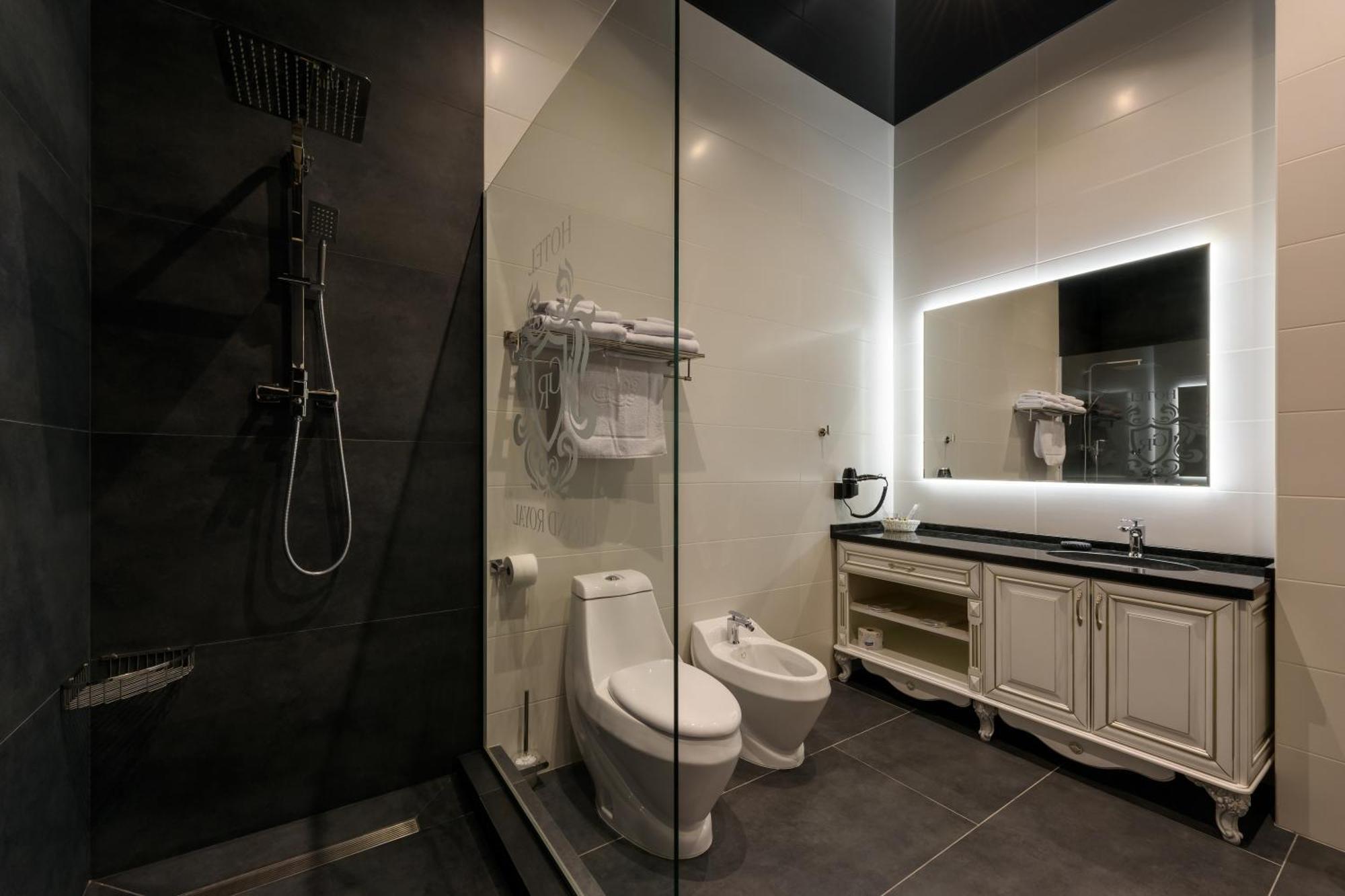 Grand Royal Hotel Chernivtsi Room photo